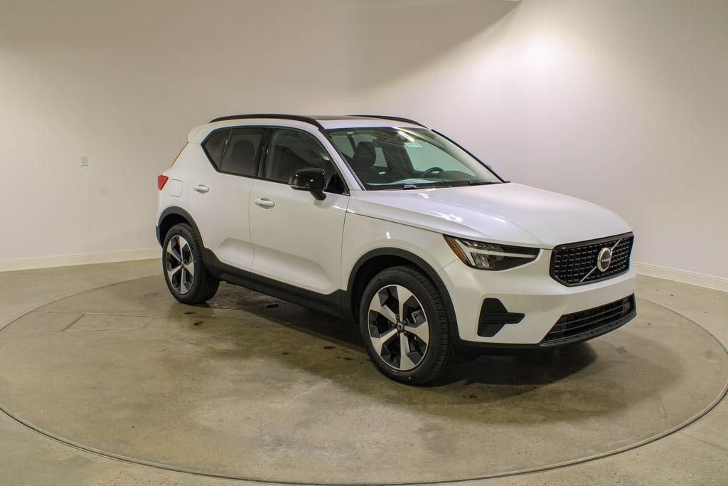 New 2026 Volvo XC40 B5 Core w/ Protection Package Premier AWD/4WD image 7