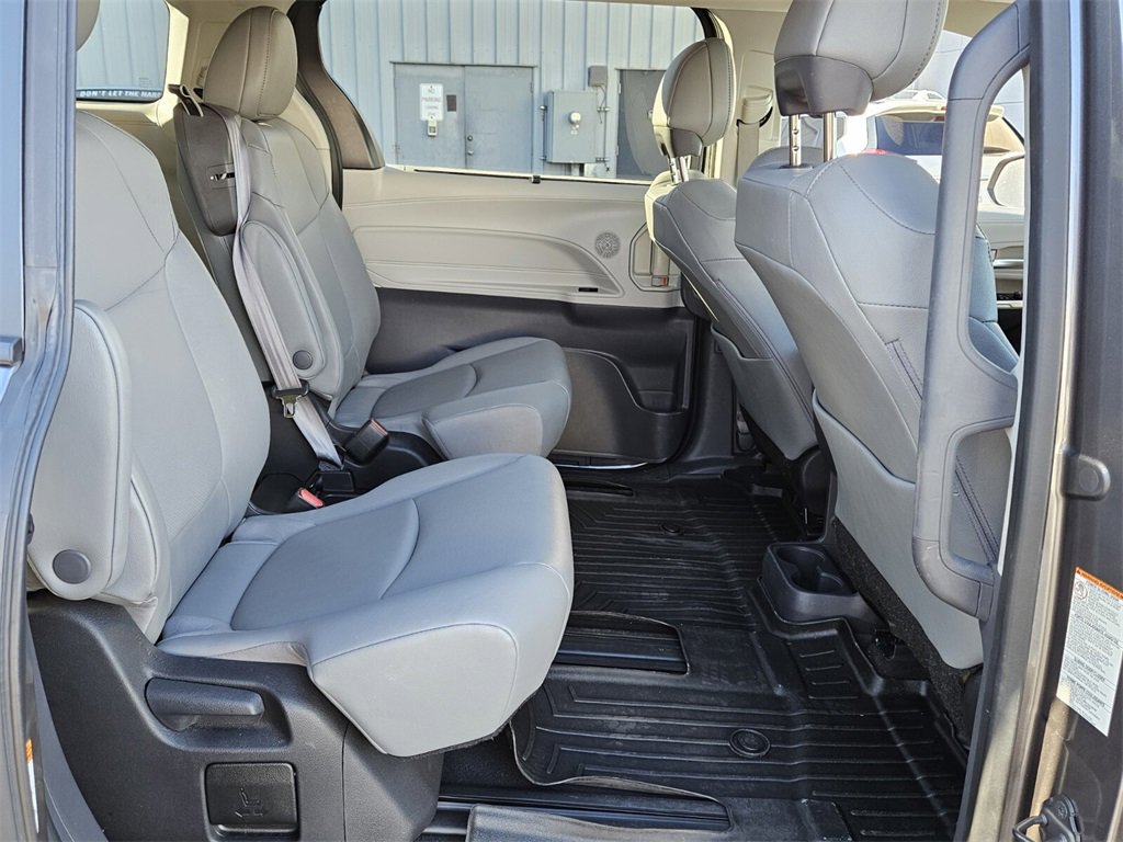 Used 2023 Toyota Sienna XLE image 13