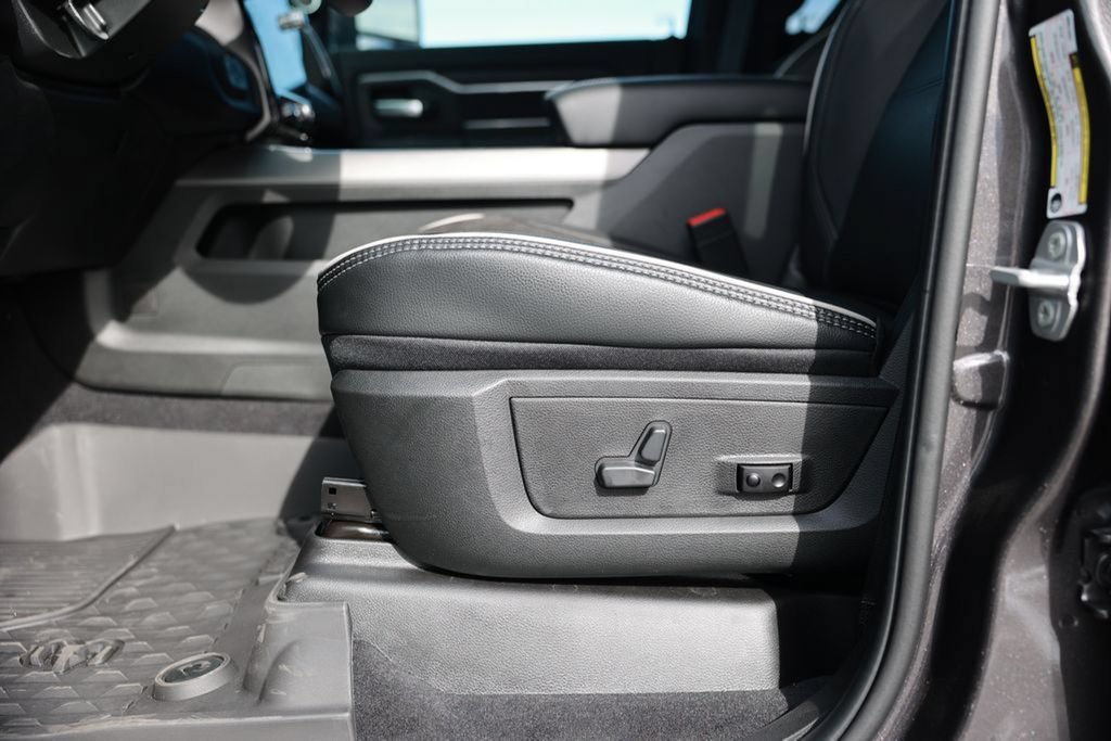 New 2026 RAM 3500 Laramie AWD/4WD image 18