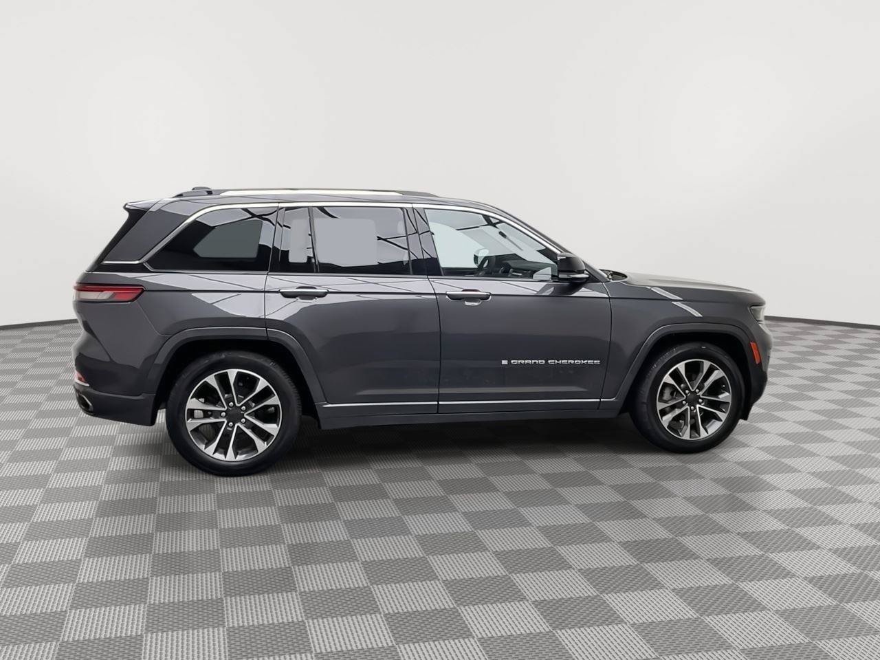 Used 2023 Jeep Grand Cherokee Overland AWD/4WD image 41