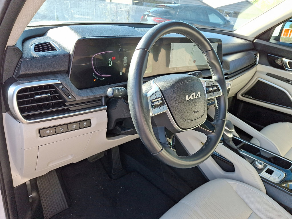 Used 2023 Kia Telluride EX w/ EX Captain's Chair Package image 25