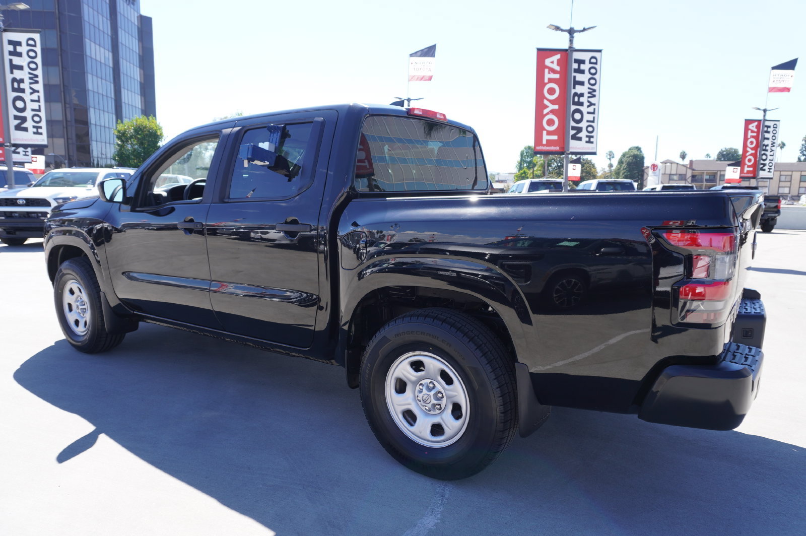 Used 2022 Nissan Frontier S RWD image 5