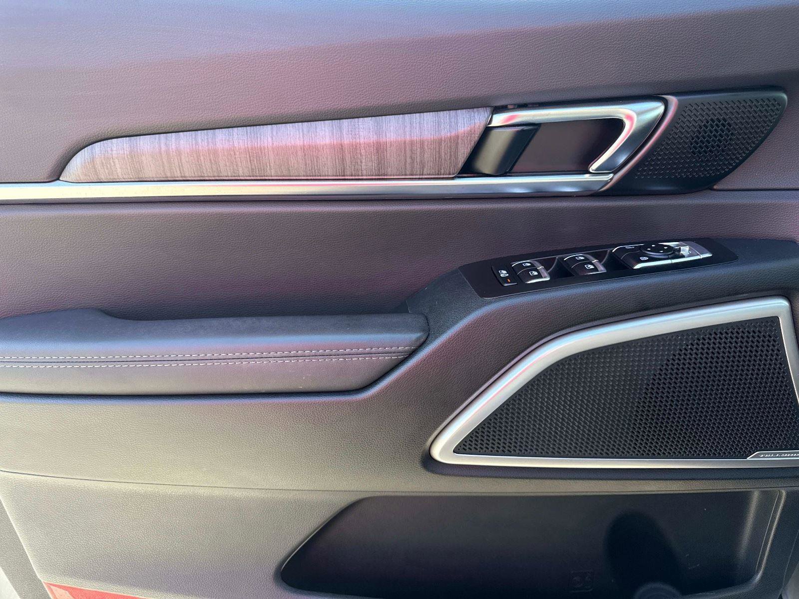 Used 2024 Kia Telluride EX w/ EX Captain's Chair Package image 23