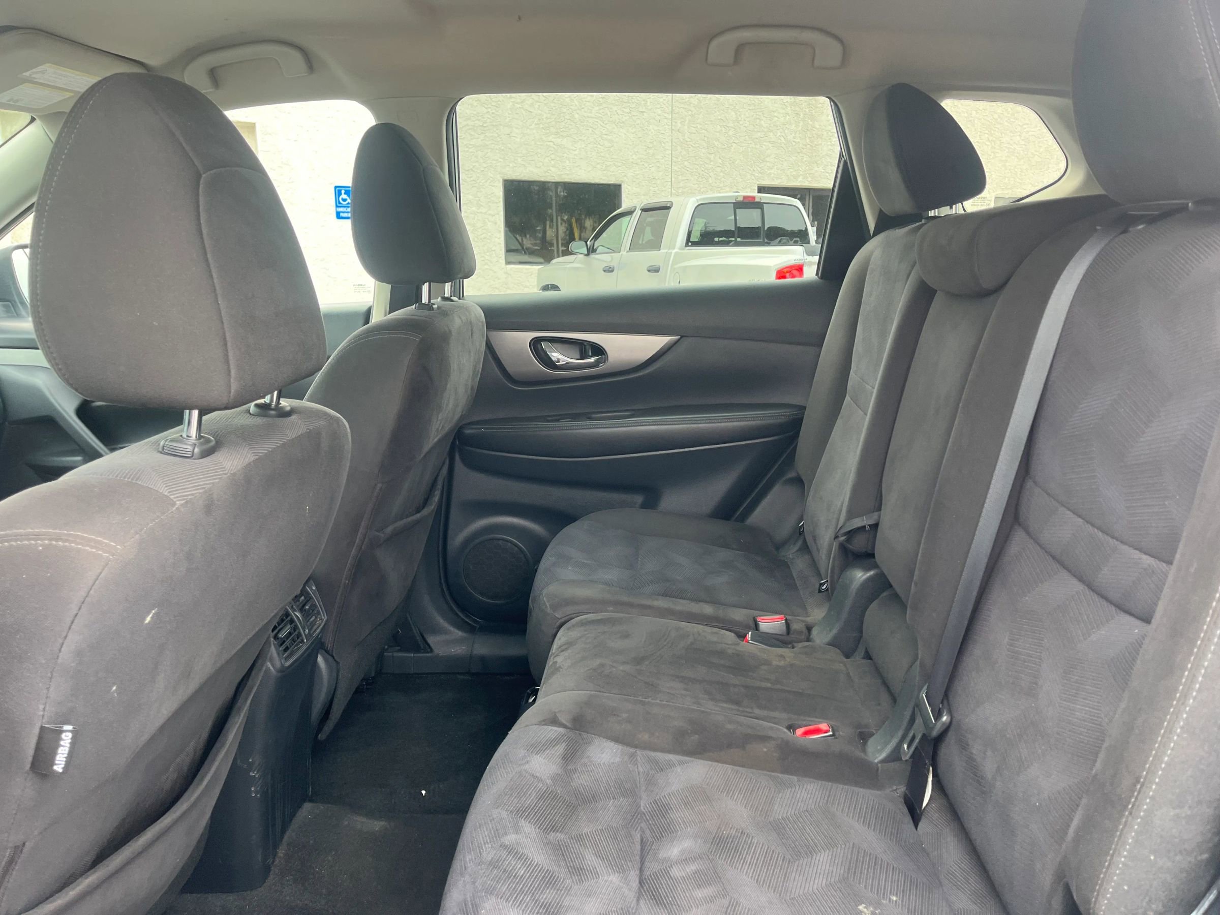 Used 2015 Nissan Rogue SV image 10