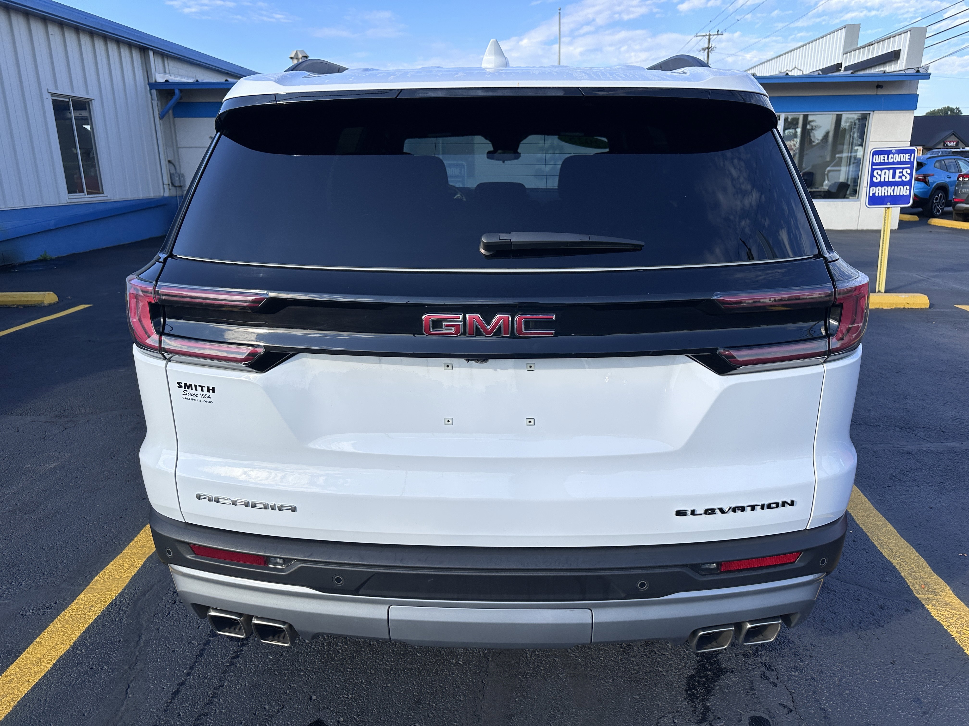 Used 2025 GMC Acadia Elevation image 8