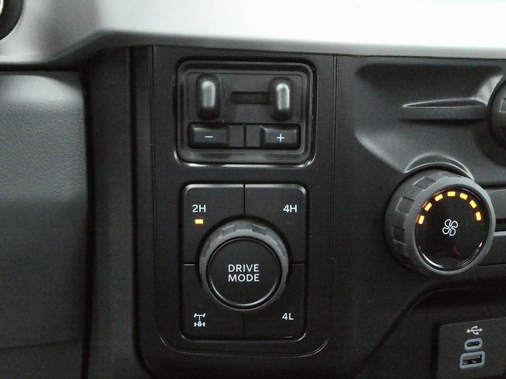 New 2025 Ford F350 XLT w/ FX4 Off-Road Package image 13