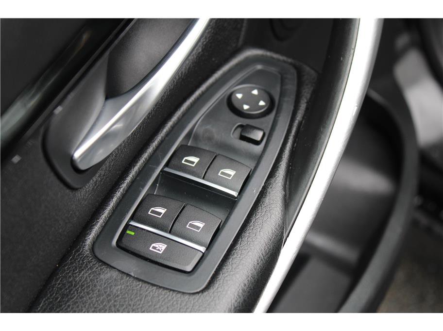 Used 2018 BMW 330i xDrive Sedan image 13