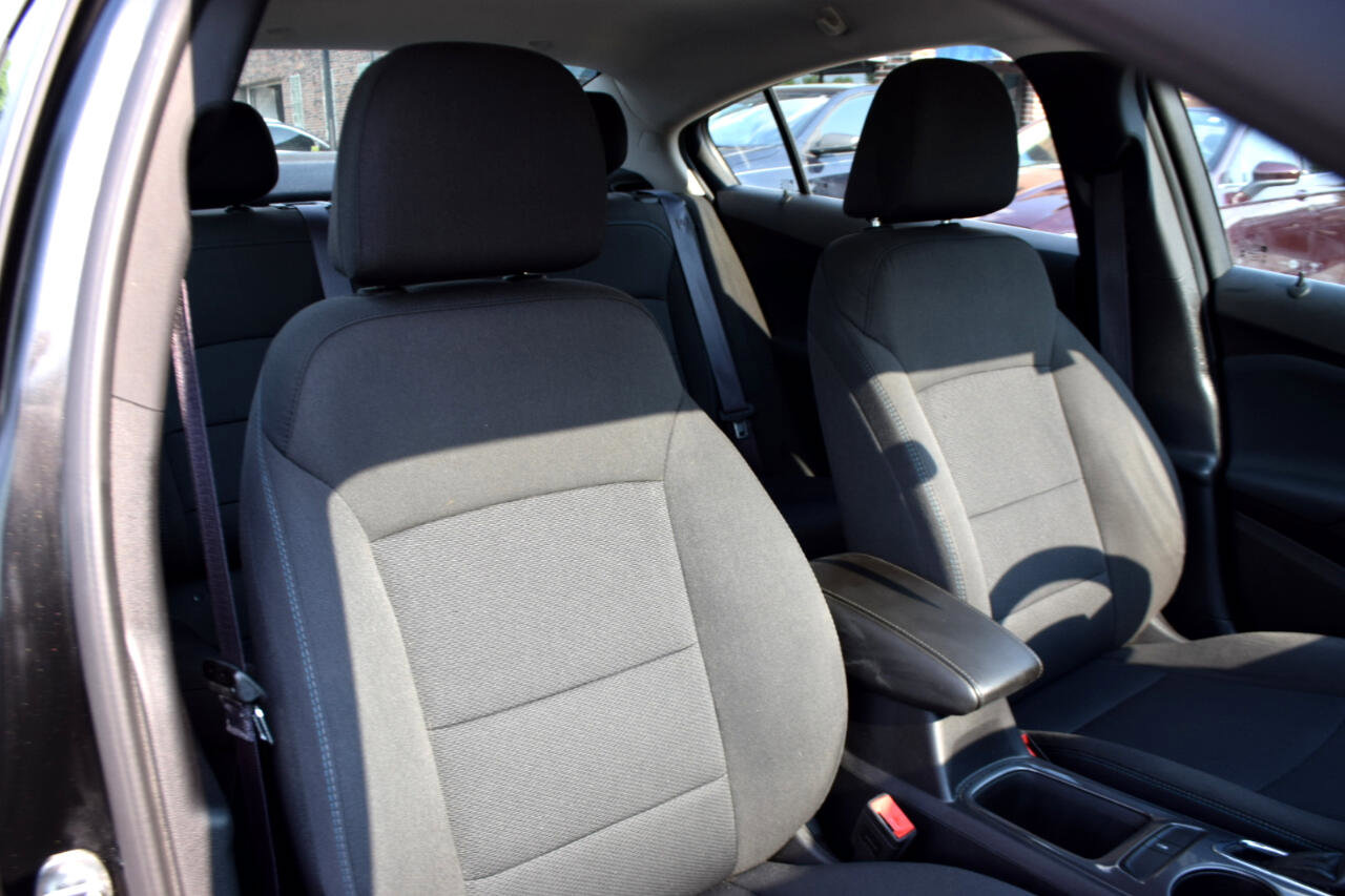 Used 2017 Chevrolet Cruze LT image 25