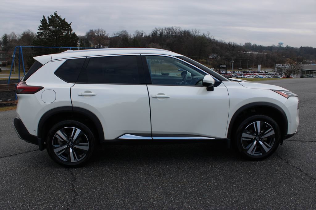 Used 2022 Nissan Rogue Platinum w/ Head-Up Display Package image 10