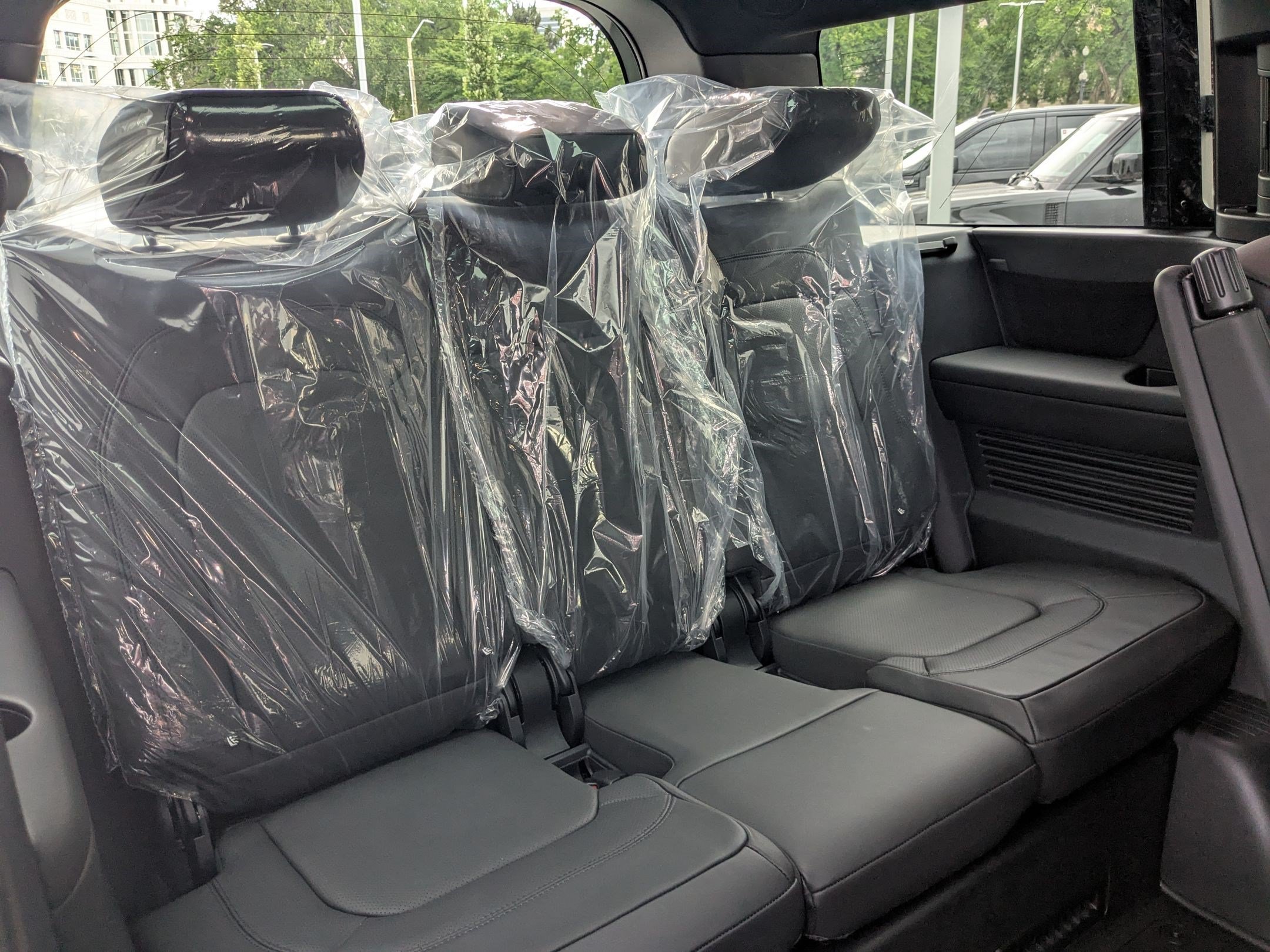 New 2026 Land Rover Defender 130 X-Dynamic SE AWD/4WD image 30