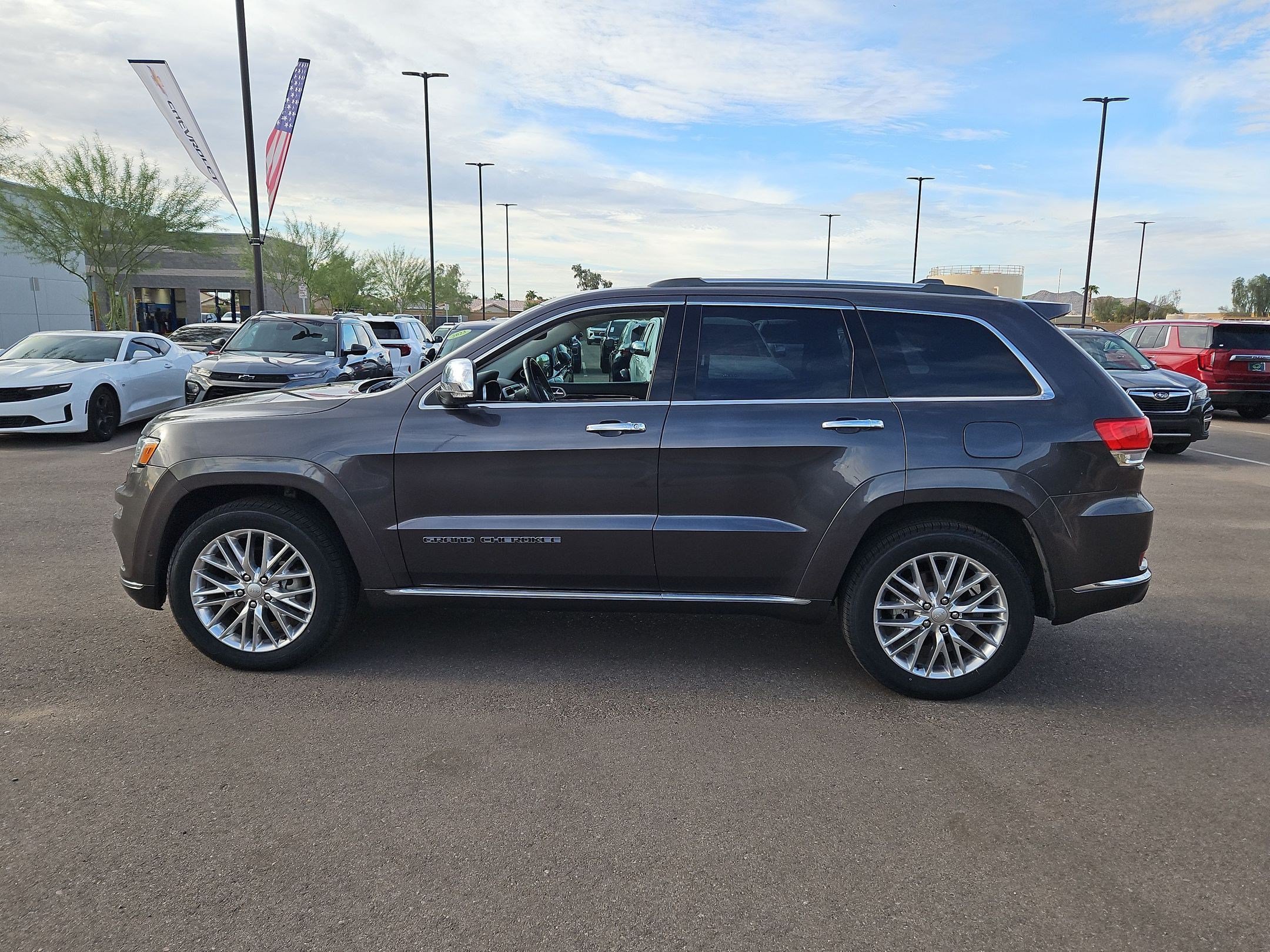 Used 2018 Jeep Grand Cherokee Summit AWD/4WD image 2