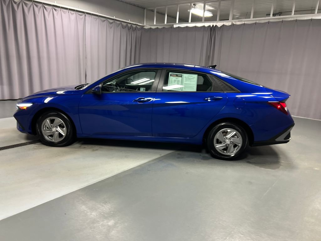 Used 2025 Hyundai Elantra SE image 4