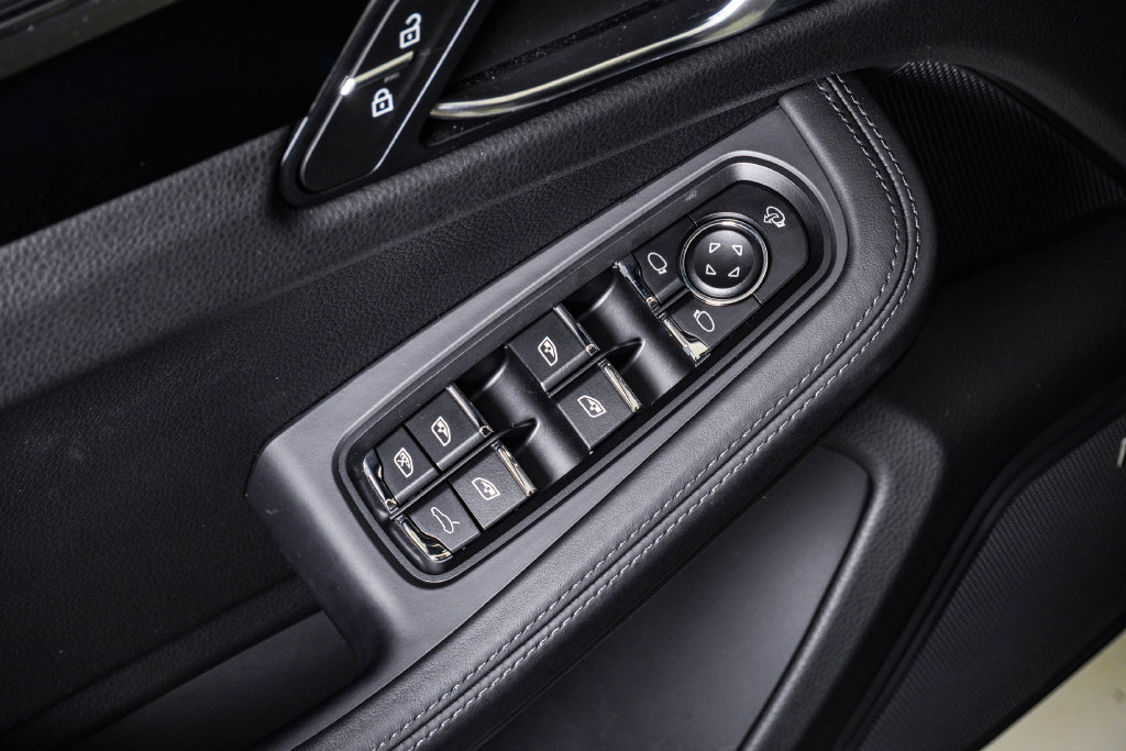 Certified 2026 Porsche Macan S AWD/4WD image 26