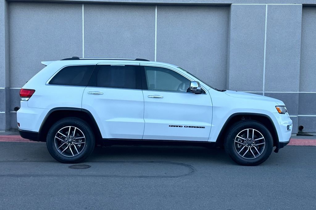 Used 2021 Jeep Grand Cherokee Limited w/ Luxury Group II image 3