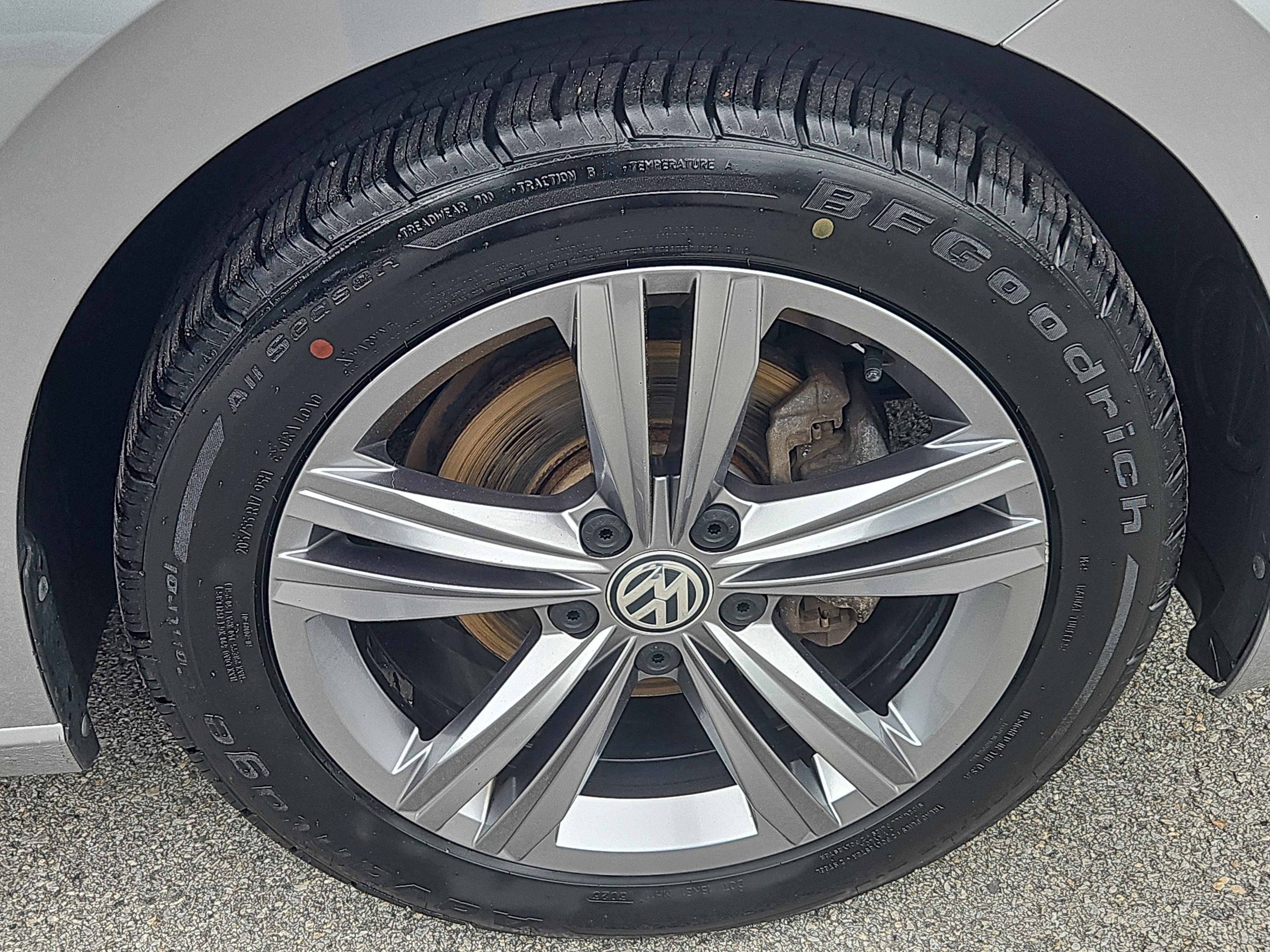 Certified 2020 Volkswagen Jetta R-Line w/ R-Line Cold Weather Package FWD image 31