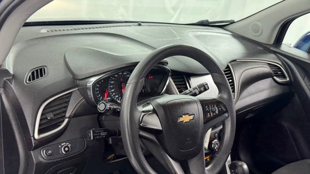 Used 2017 Chevrolet Trax LS AWD/4WD image 33