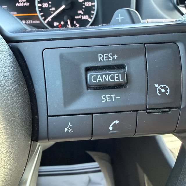 Used 2024 Nissan Rogue S FWD image 10