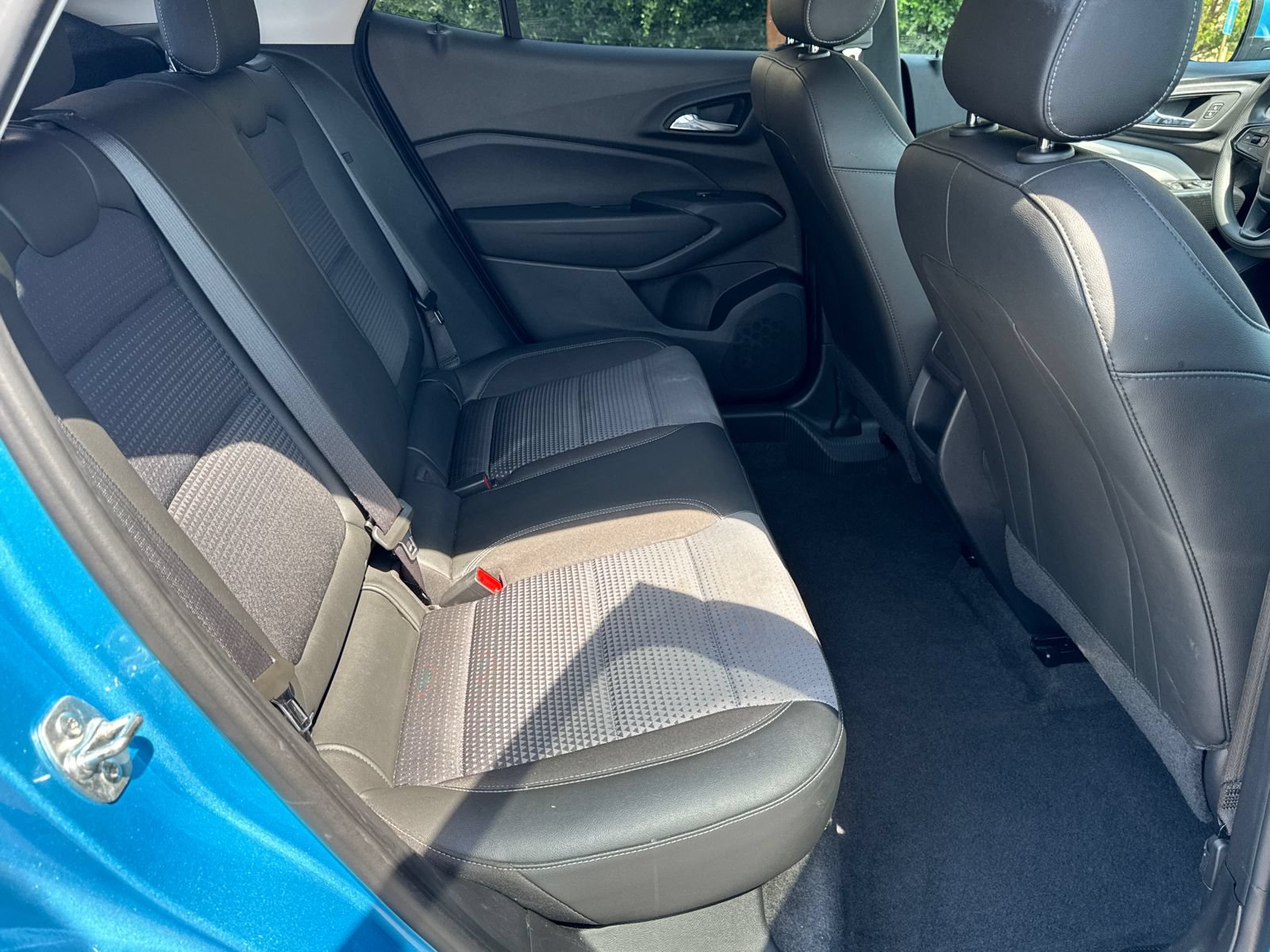 Used 2025 Chevrolet Trax LT FWD image 15
