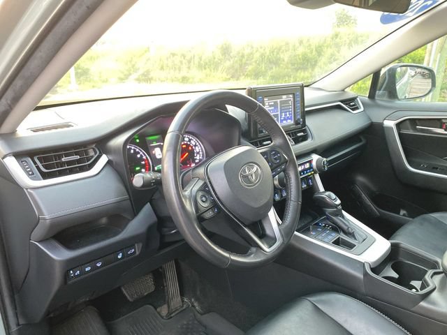 Used 2020 Toyota RAV4 XLE Premium AWD/4WD image 10
