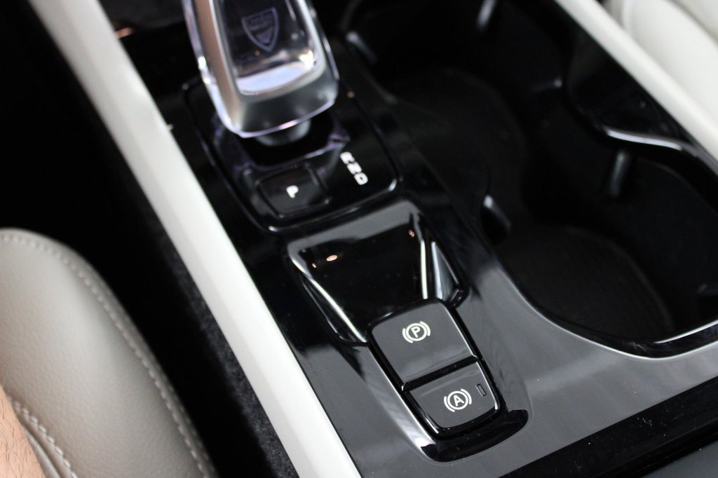 Used 2025 Volvo XC40 B5 Ultra AWD/4WD image 39