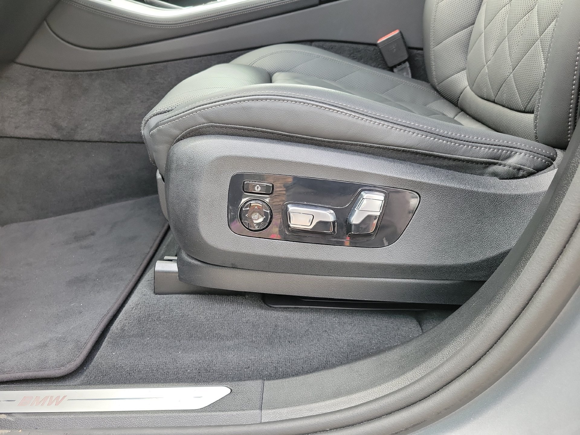 Used 2025 BMW X5 xDrive40i AWD/4WD image 32