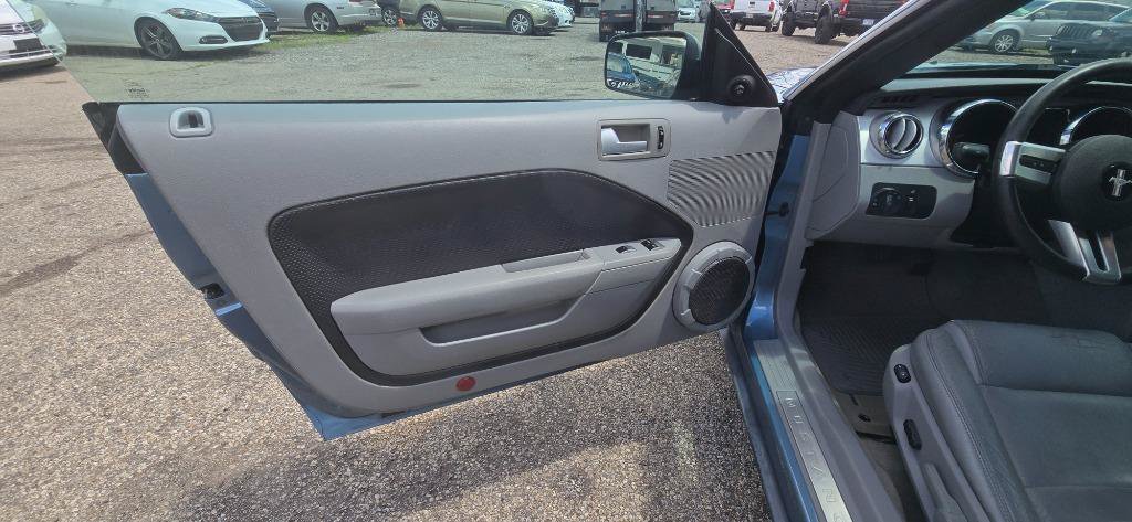 Used 2007 Ford Mustang Convertible RWD image 20