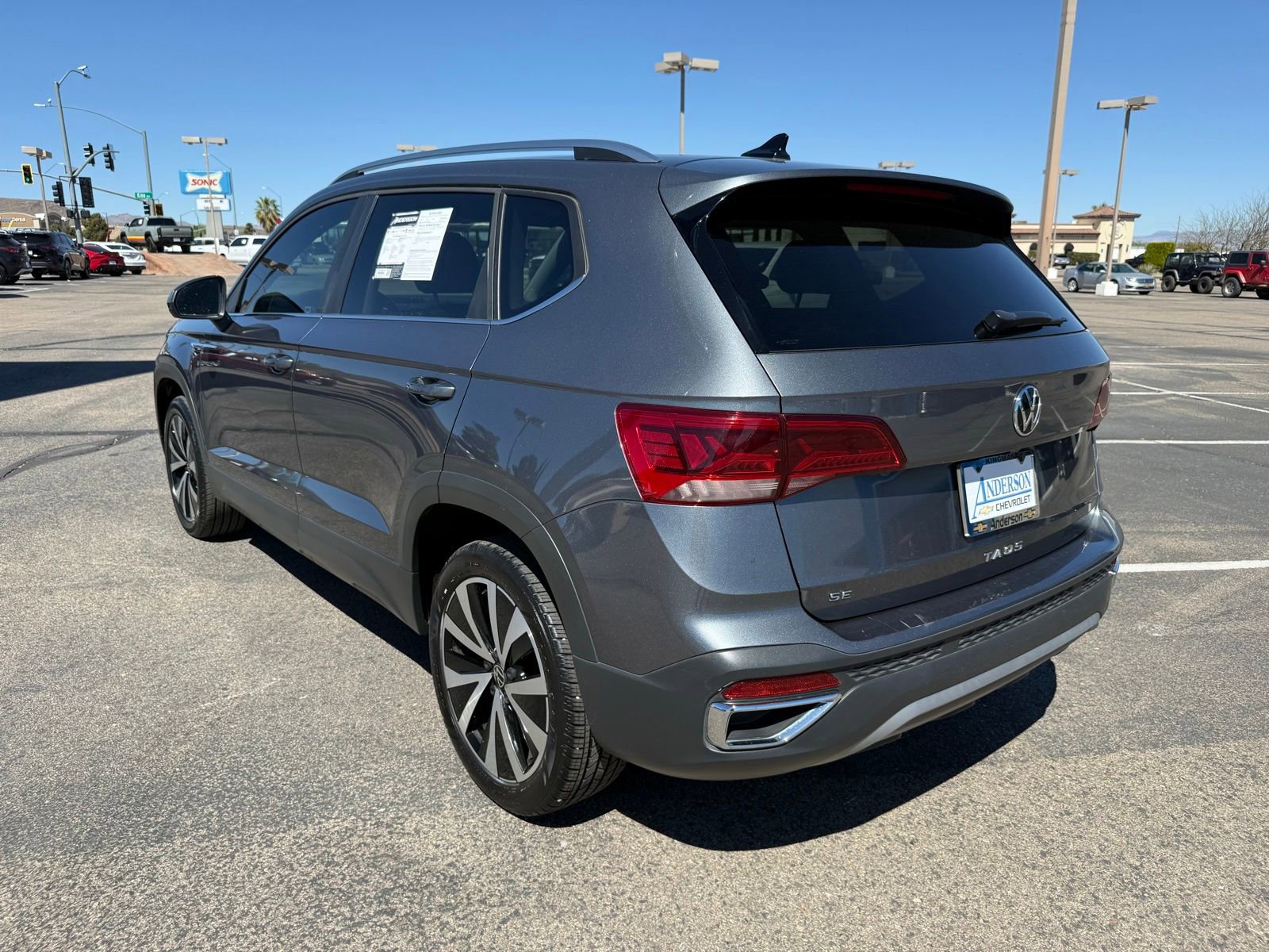 Used 2022 Volkswagen Taos SE w/ Panoramic Sunroof Package image 9
