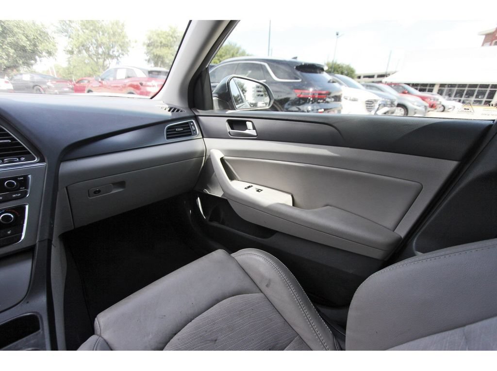 Used 2016 Hyundai Sonata Sport w/ Option Group 03 FWD image 9