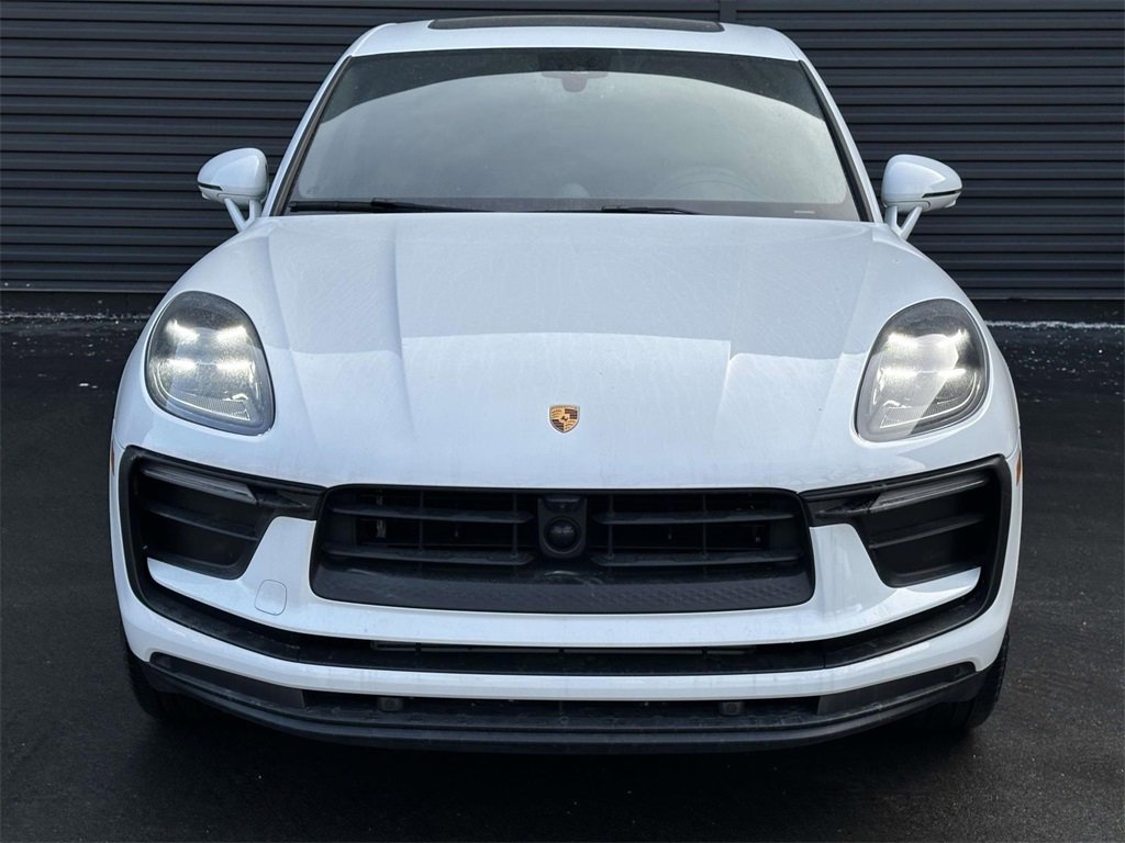 Certified 2025 Porsche Macan image 8