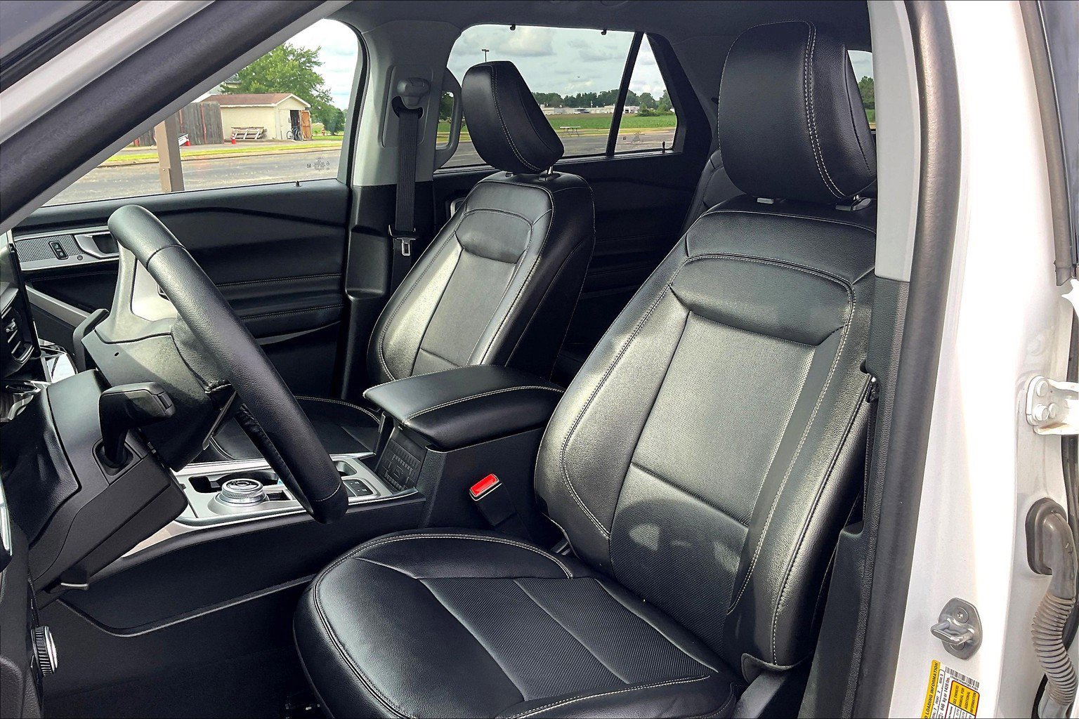 Used 2023 Ford Explorer Limited image 7