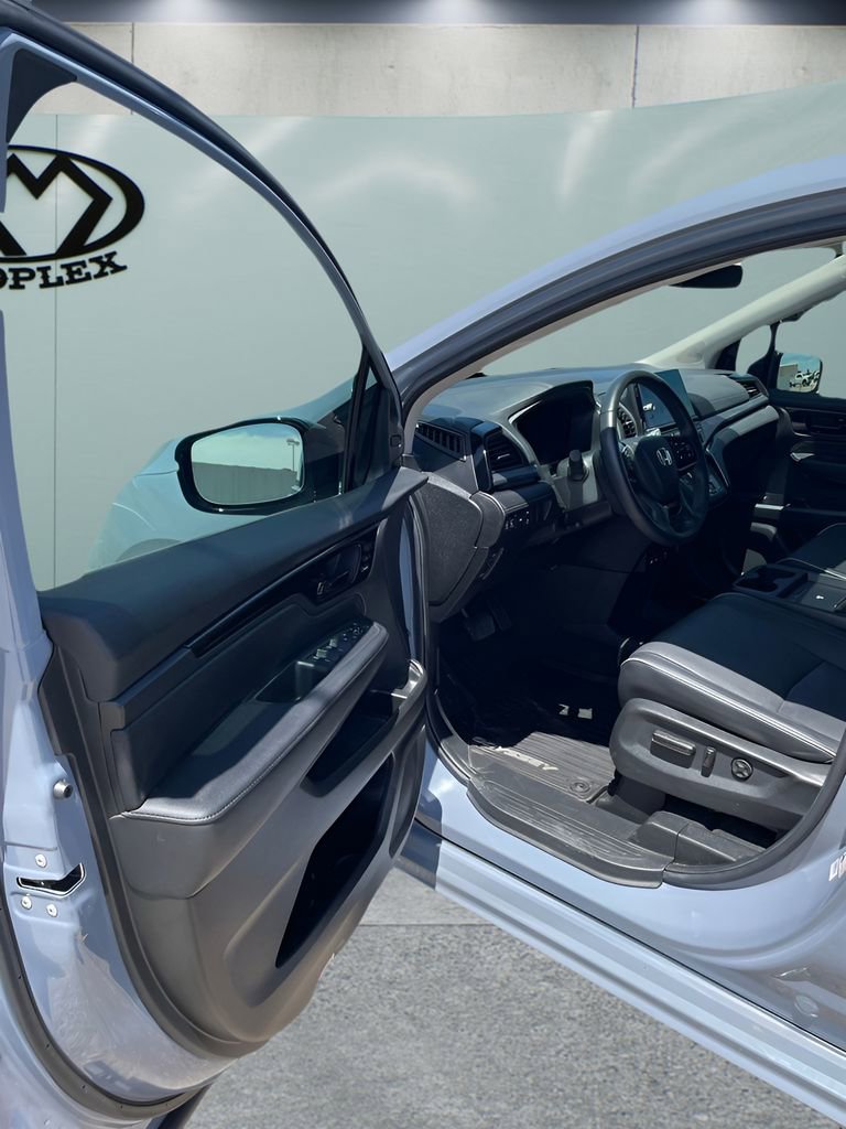 Used 2025 Honda Odyssey Elite image 11