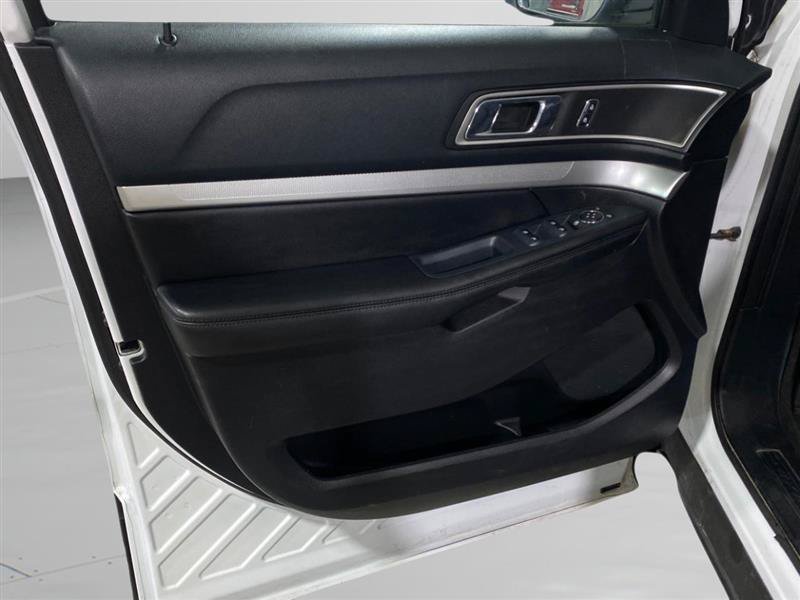 Used 2016 Ford Explorer XLT AWD/4WD image 15