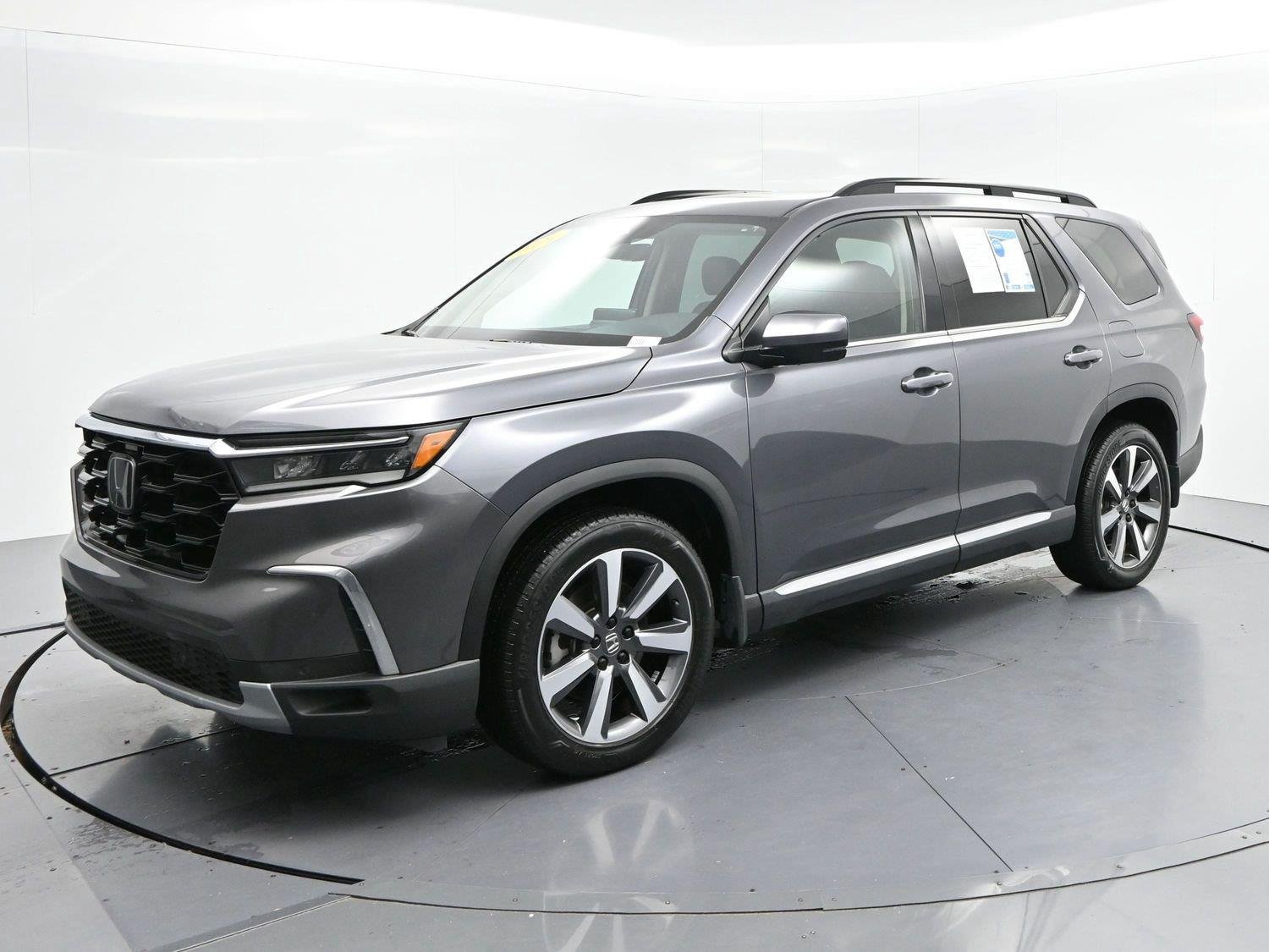 Used 2024 Honda Pilot Touring image 4
