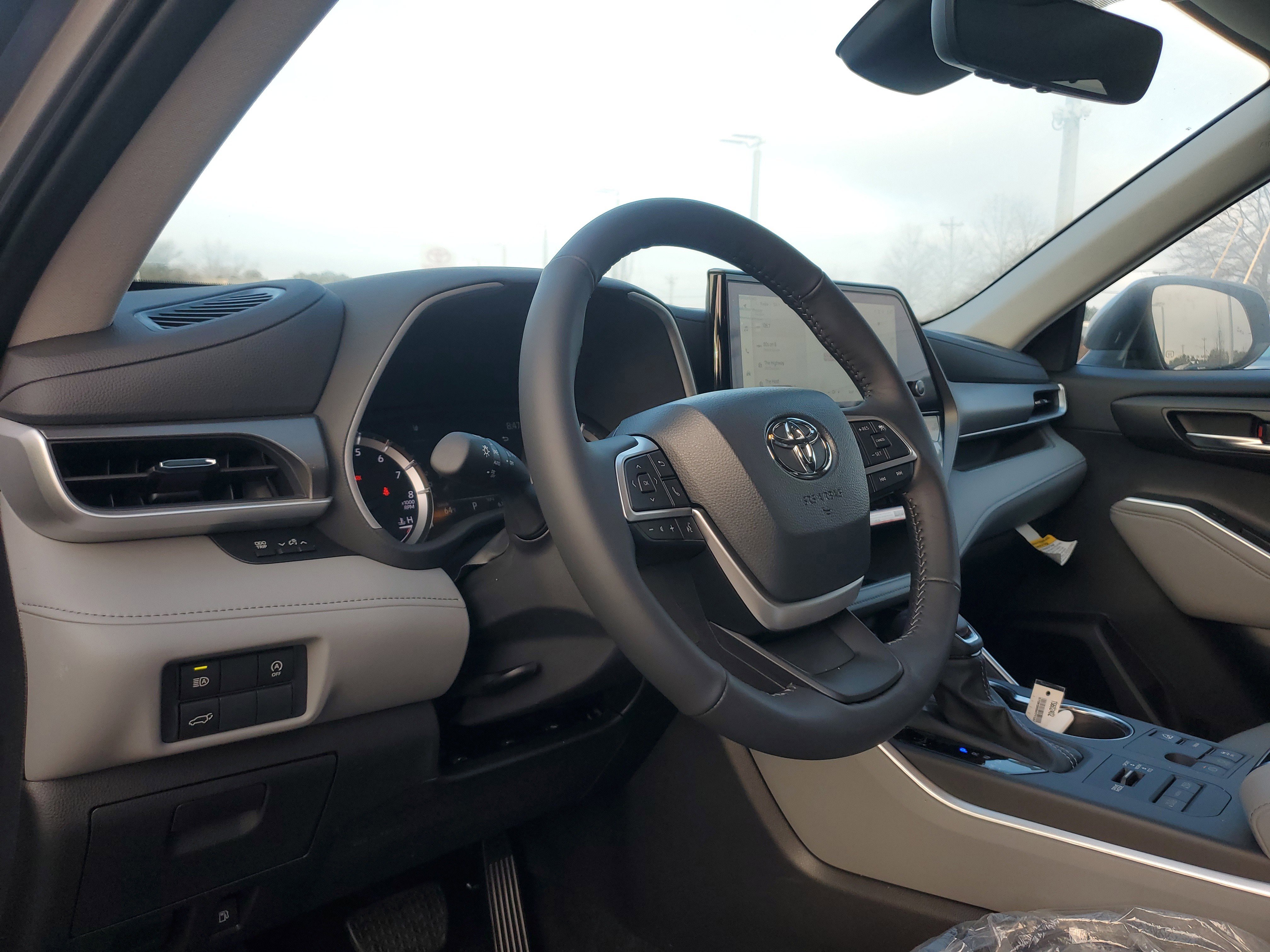 New 2026 Toyota Highlander XLE image 18