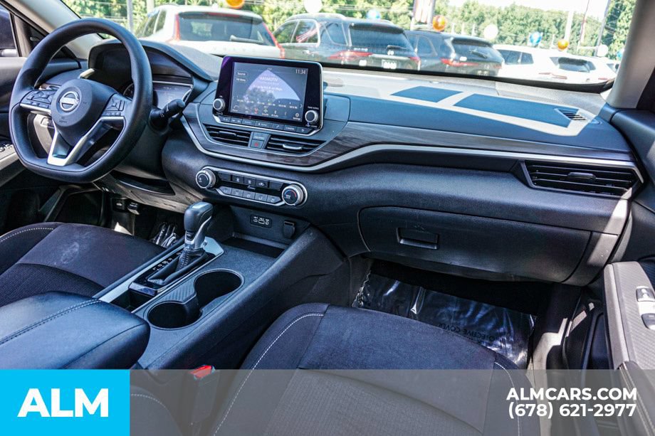 Used 2025 Nissan Altima 2.5 SV FWD image 23