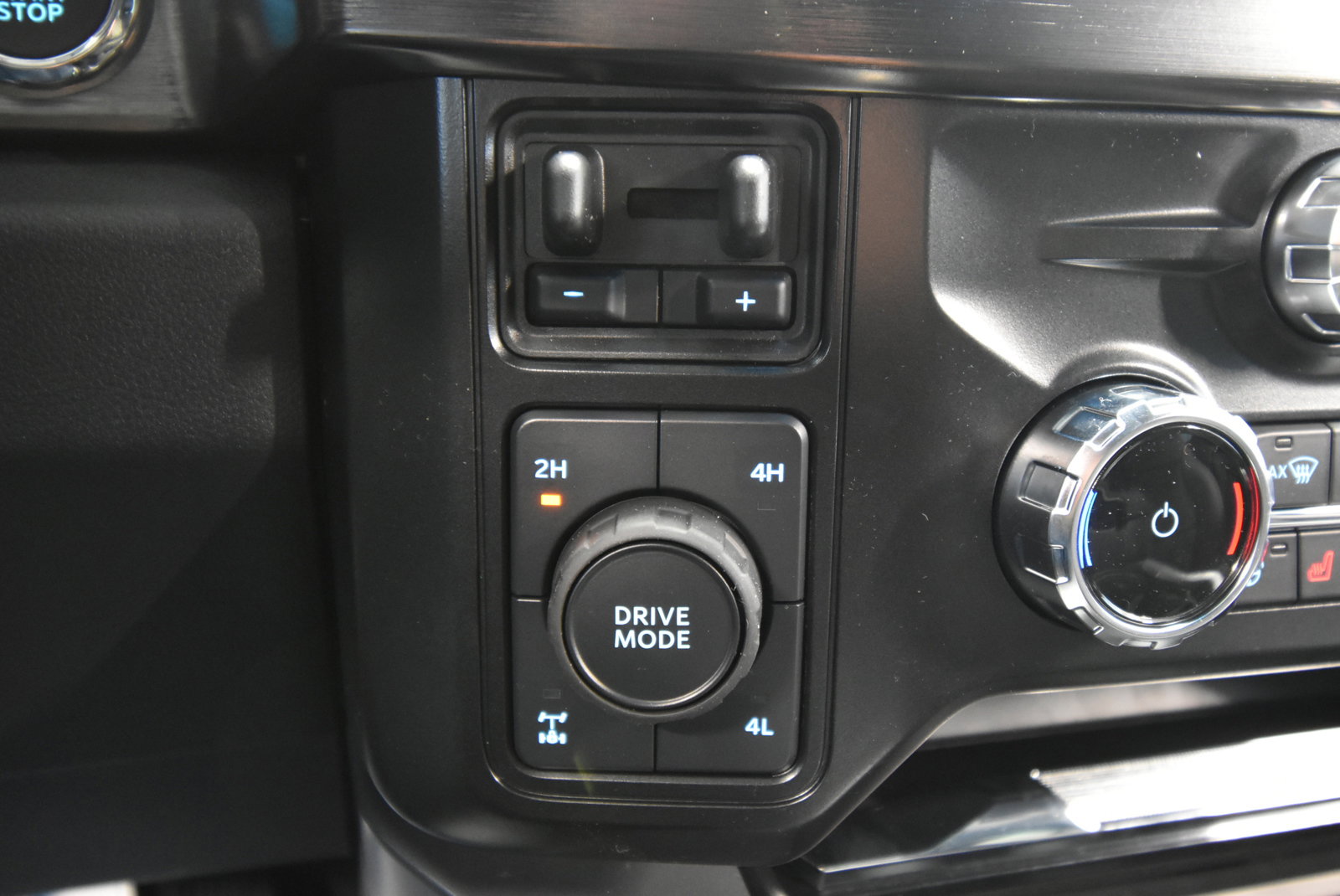New 2025 Ford F350 Lariat w/ Lariat Ultimate Package image 15