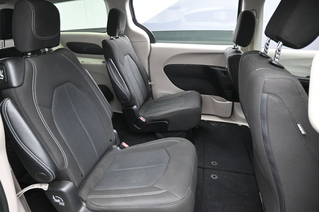 Used 2022 Chrysler Voyager LX FWD image 28