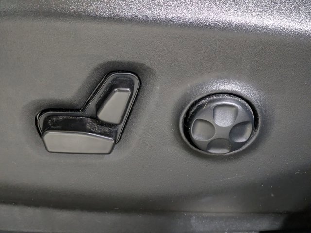 Used 2023 Chrysler Voyager LX image 17