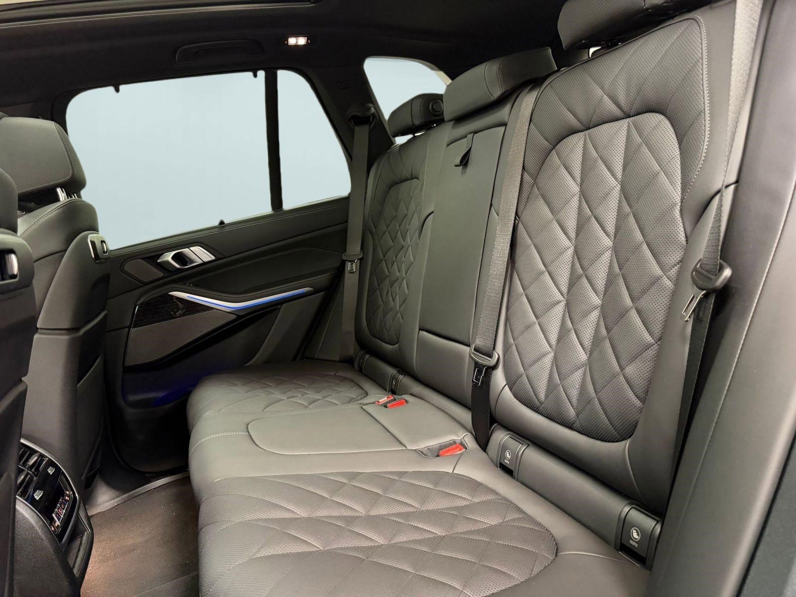 Used 2026 BMW X5 xDrive40i w/ M Sport Package image 26