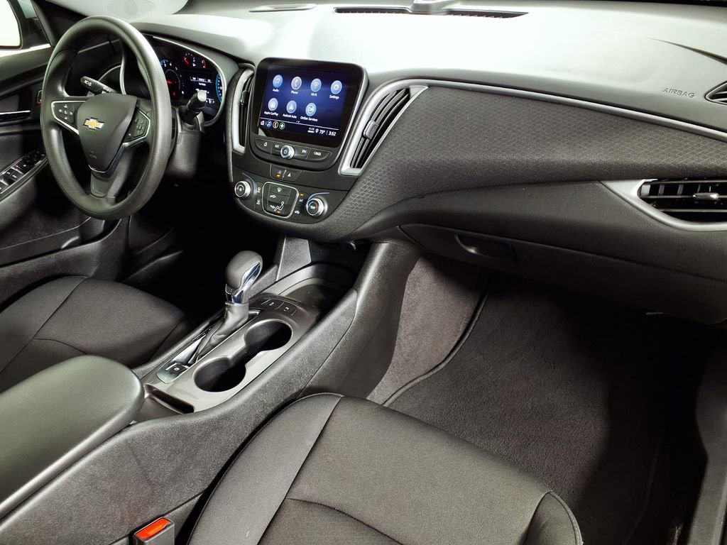 Used 2025 Chevrolet Malibu LS image 14