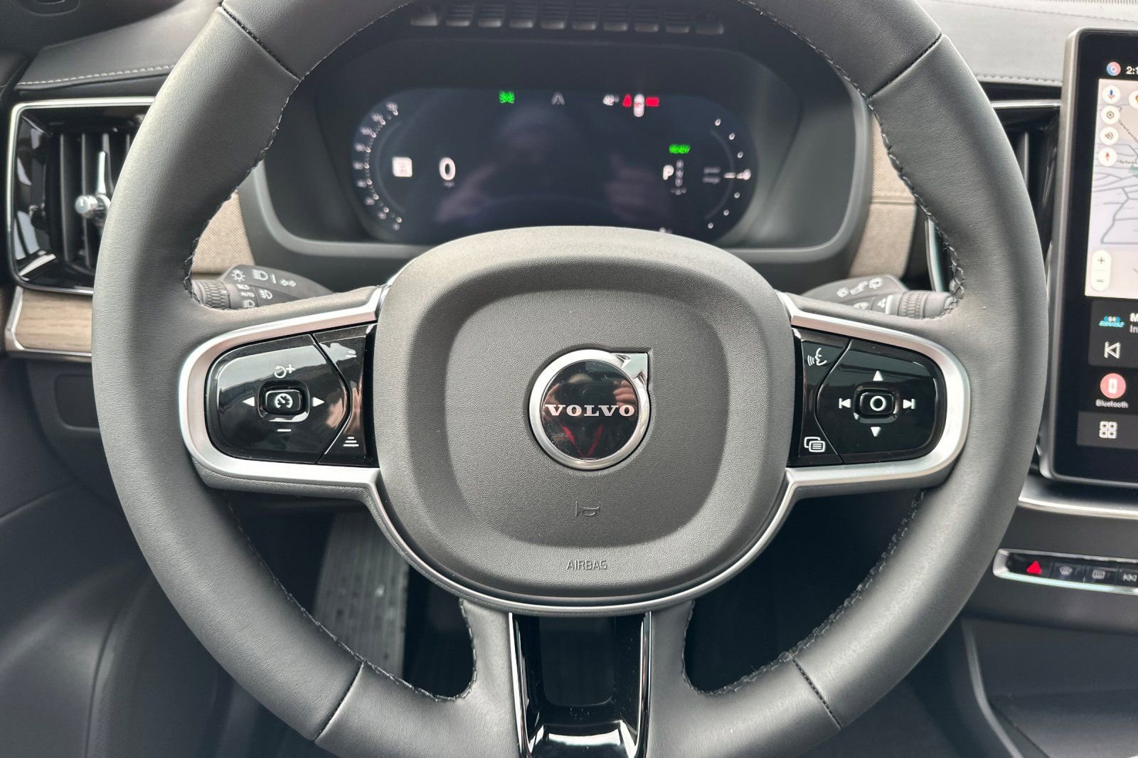 New 2026 Volvo XC90 T8 Plus w/ Protection Package Premier image 24