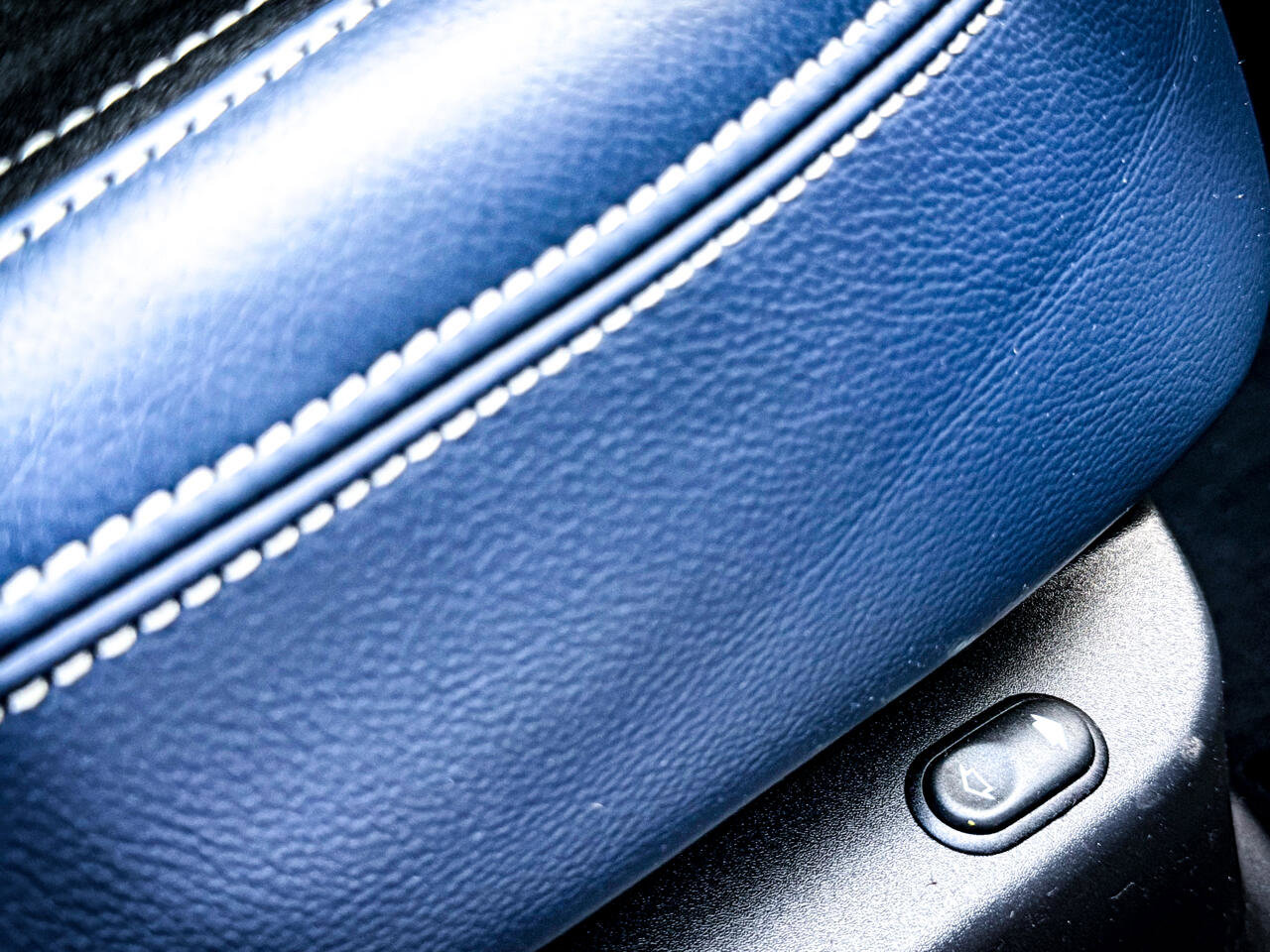 Used 2018 Land Rover Range Rover Velar R-Dynamic SE image 36