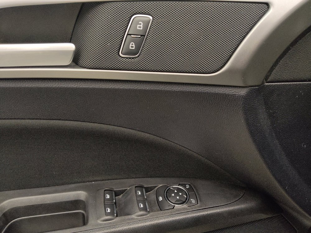Used 2020 Ford Fusion SE image 27