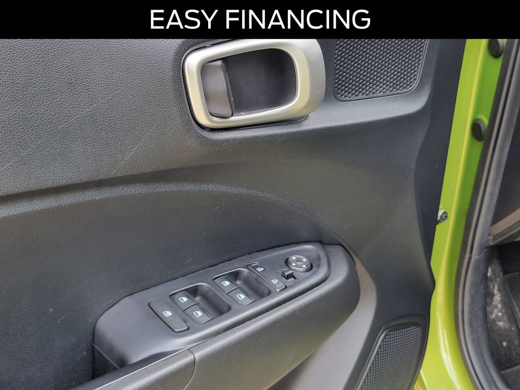 Used 2023 Hyundai Venue SE FWD image 18