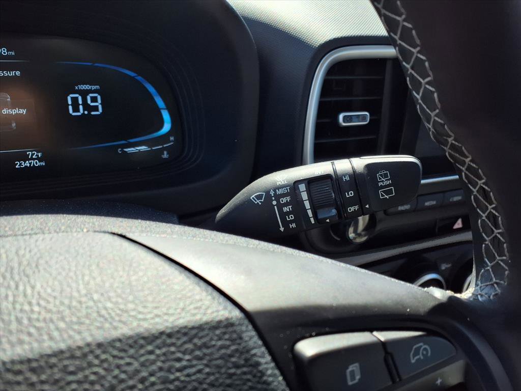 Used 2025 Hyundai Venue SEL image 15