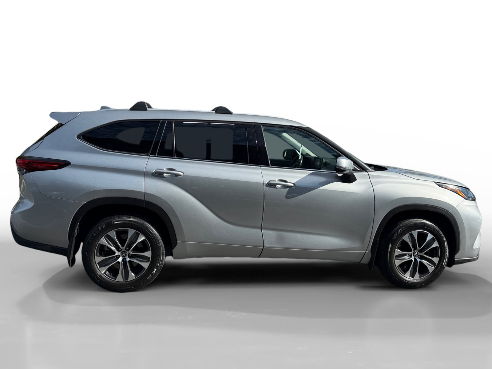 Used 2022 Toyota Highlander XLE FWD image 6