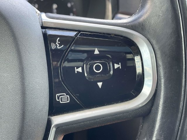 Used 2018 Volvo S90 T5 Momentum w/ Protection Package FWD image 24