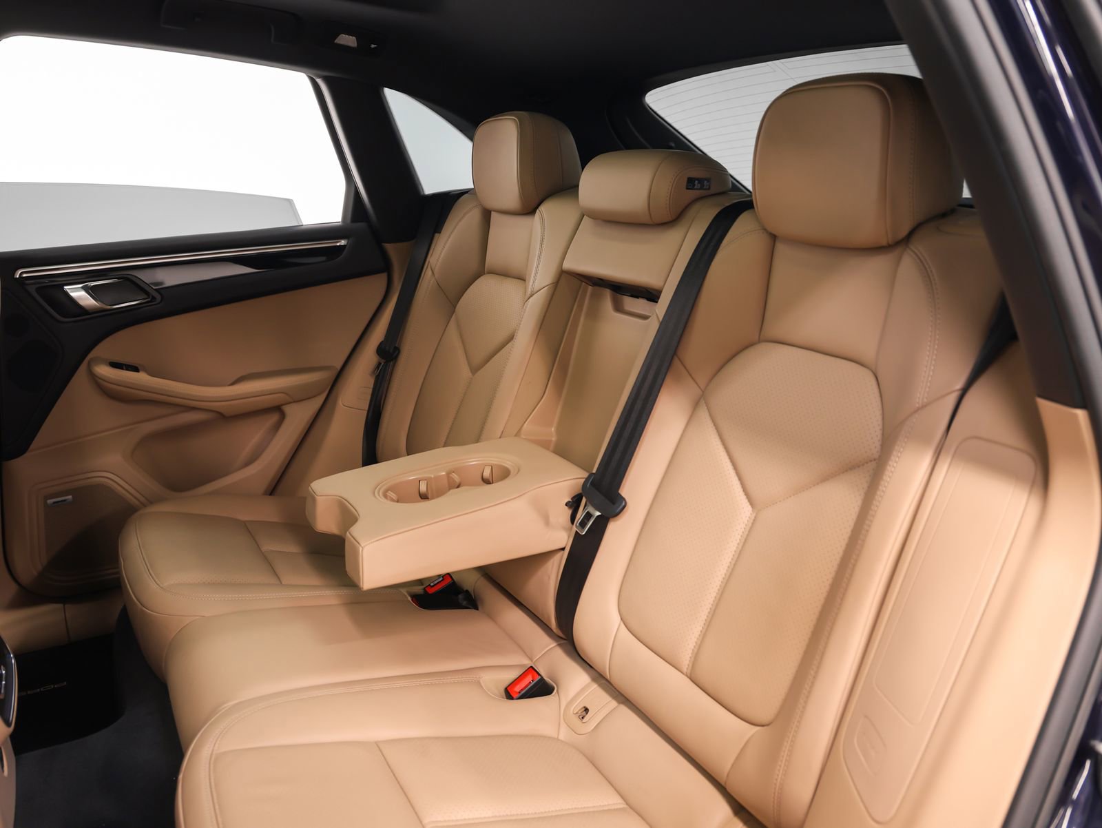 Used 2020 Porsche Macan image 34