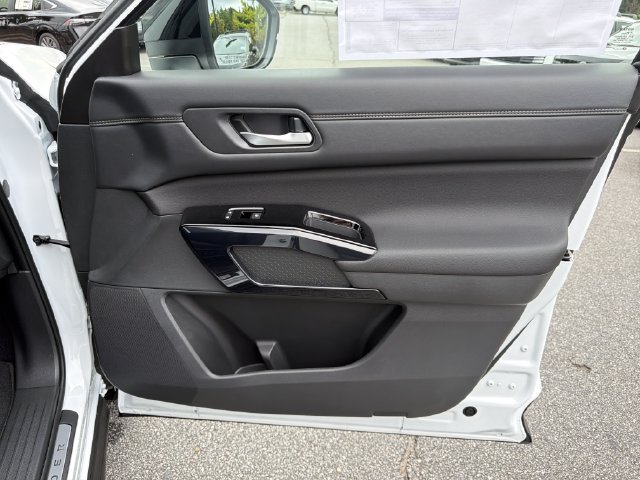 New 2026 Nissan Pathfinder Platinum AWD/4WD image 16