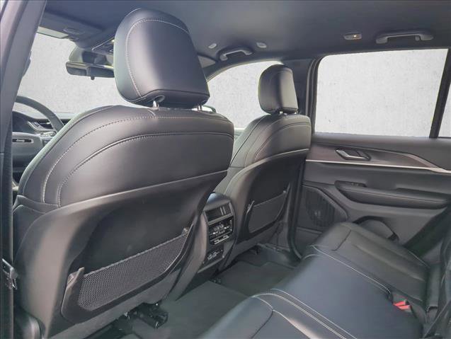 Used 2025 Jeep Grand Cherokee Limited RWD image 15